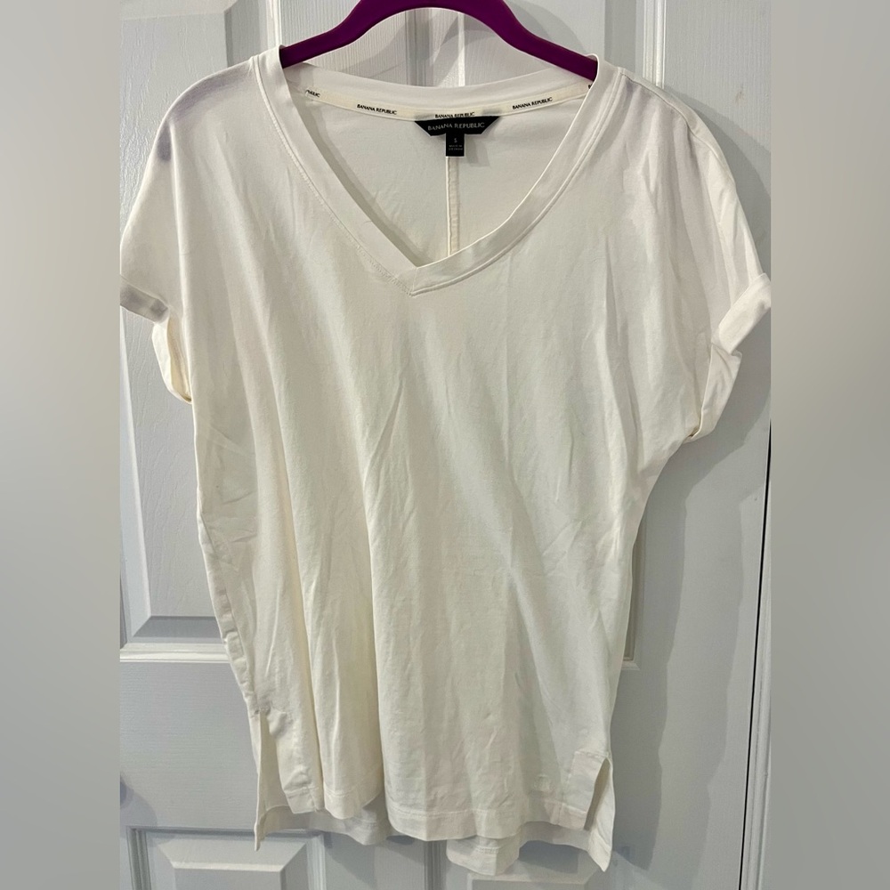 Banana Republic White V Neck Tshirt - Size Small